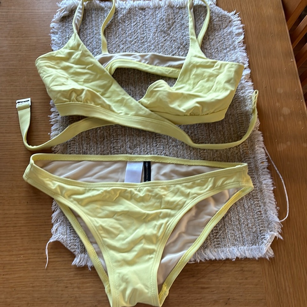 Lemon color BCBG  bikini